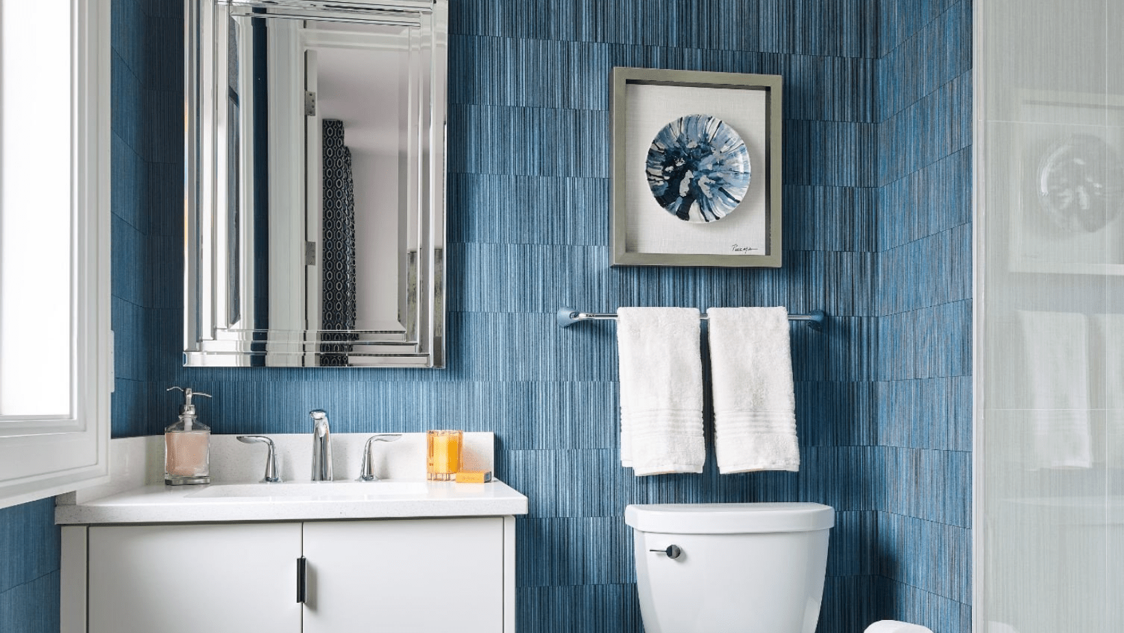 Tips for keeping a small bathroom organized